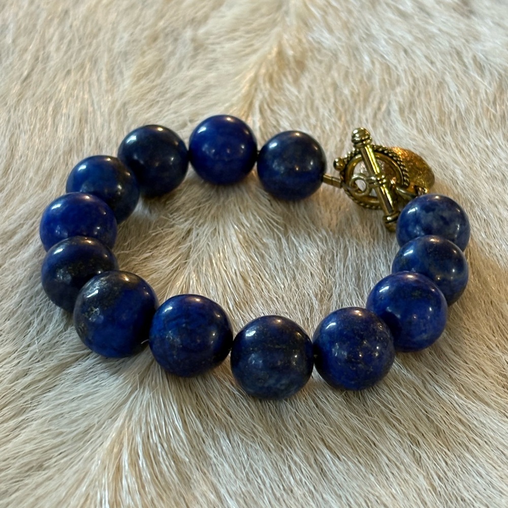 Elegant Blue Beaded Bracelet with Gold Clasp, Lapis Lazuli.